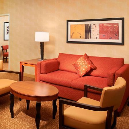 Courtyard By Marriott Chicago Нэпервилл Экстерьер фото