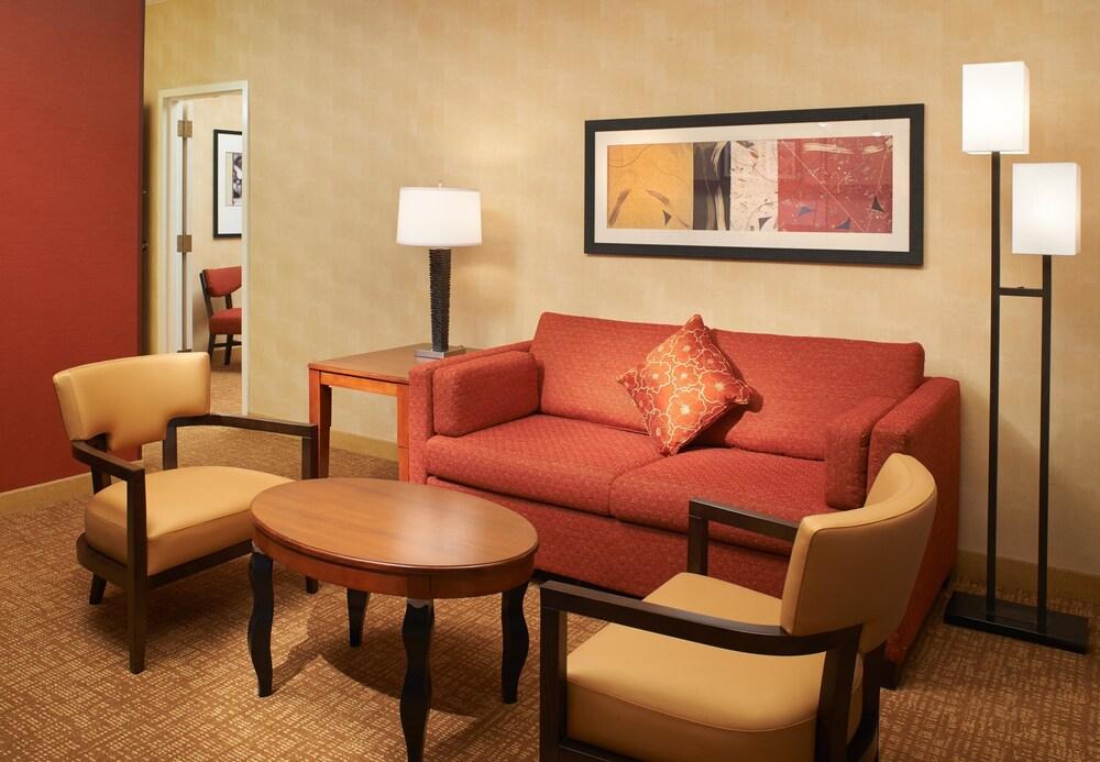 Courtyard By Marriott Chicago Нэпервилл Экстерьер фото