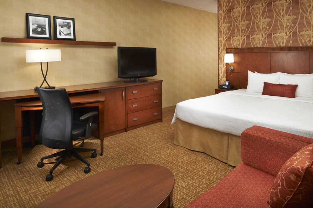 Courtyard By Marriott Chicago Нэпервилл Экстерьер фото