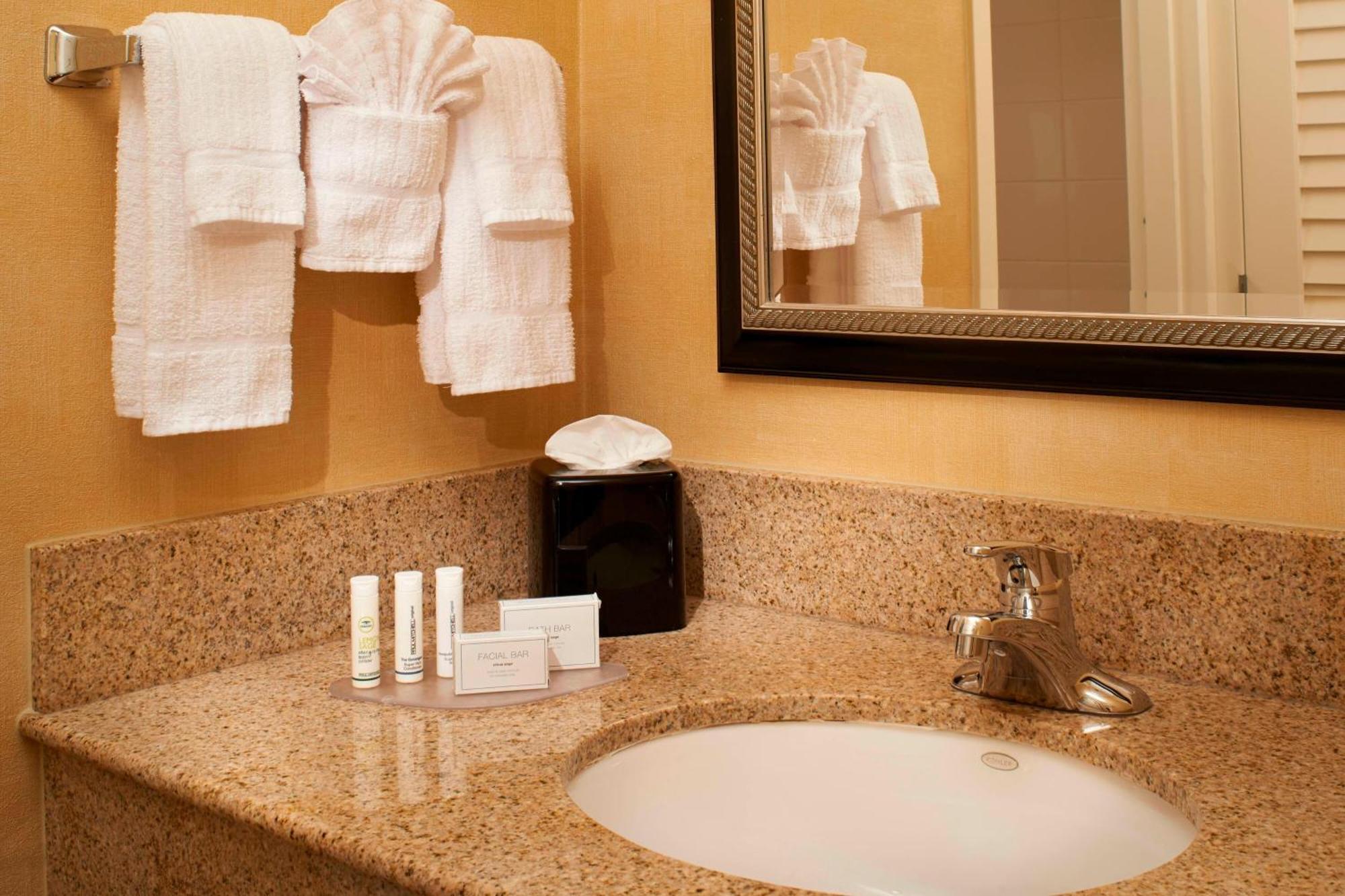 Courtyard By Marriott Chicago Нэпервилл Экстерьер фото
