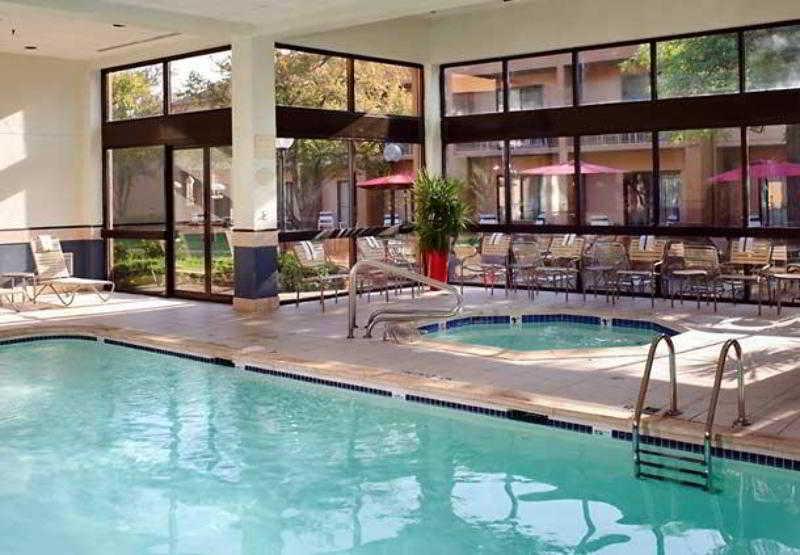Courtyard By Marriott Chicago Нэпервилл Экстерьер фото